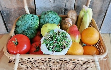 Petite boîte de fruits et légumes